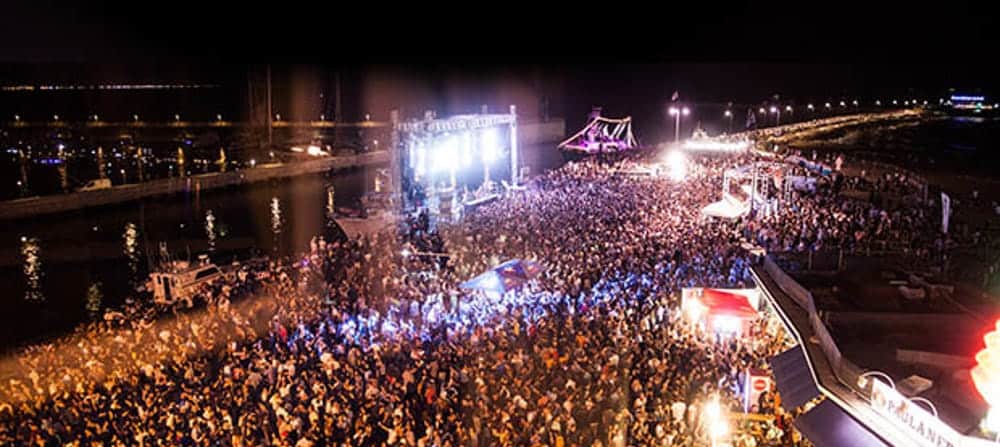 La Molo Street Parade a Rimini l'unione tra musica e sardoncini