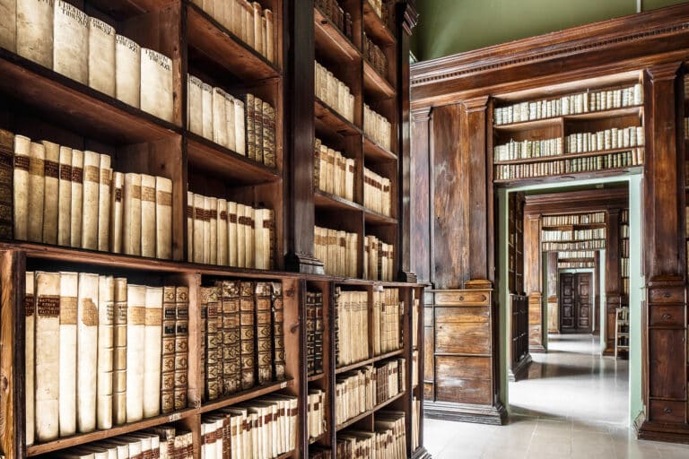 L'inestimabile collezione di libri antichi presenti nella Biblioteca di Rimini