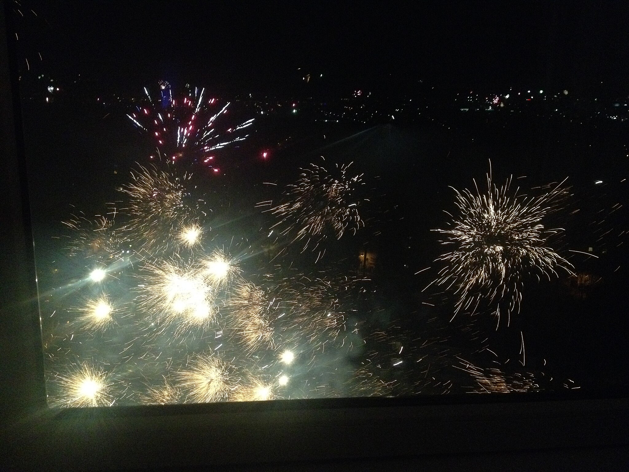 Fuochi d'artificio durante il Capodanno a Rimini.